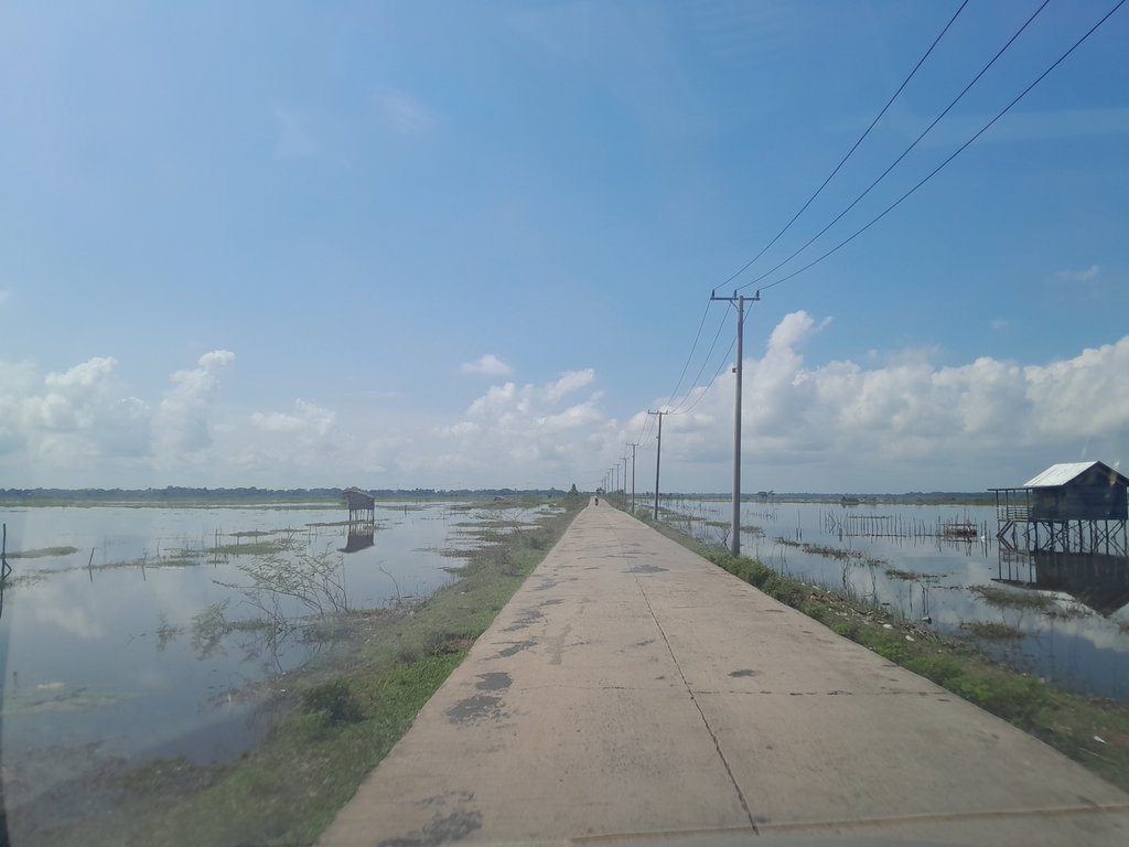 Kondisi jalan menuju Tulung Selapan Ilir, Kecamatan Tulung Selapan, Kabupaten Ogan Komering Ilir, Provinsi Sumatera Selatan, Senin (2742026).. tirto.id/NFB Kondisi Jalan di Tulung Selapan Ilir