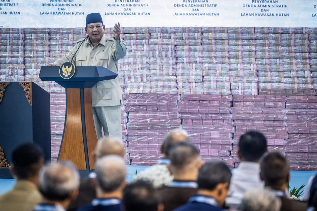 Presiden Prabowo Subianto memberikan sambutan pada kegiatan penyerahan denda administratif dan lahan kawasan hutan di Kejaksaan Agung, Jakarta, Rabu (13/5/2026). ANTARA FOTO/Bayu Pratama S/tom. Satgas PKH menyerahkan hasil penyelamatan keuangan negara