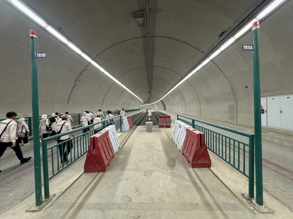 Terowongan Mina yang menjadi jalur pergerakan jemaah haji Indonesia menuju jamarat lantai 3 untuk melempar jumrah. PPIH Arab Saudi pada Minggu (17/5/2026) mengecek jalur ini. Foto/Media Center Haji (MCH) 2026. Terowongan Mina