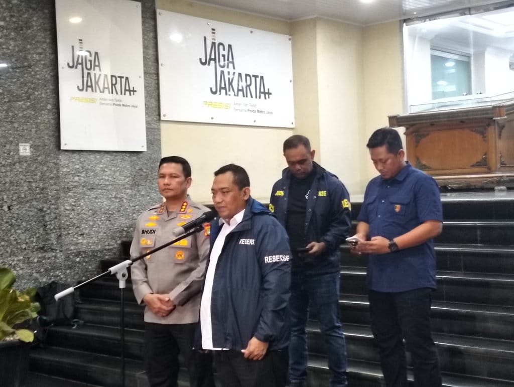 Direktur Reserse Kriminal Umum Polda Metro Jaya Kombes Iman Imannuddin mengenai penangkapan dua pelaku begal, Selasa (19/5/2026). tirto.id/Ayu Mumpuni Konpers Penangkapan Pelaku Begal