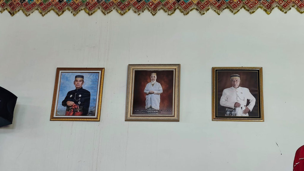 Suasana dan sejumlah barang peninggalan Kedatuan Luwu, Palopo Sulawesi Selatan, Jumat (22/5/2026). tirto.id/Auliya Umayna Kedatuan Luwu Sulsel
