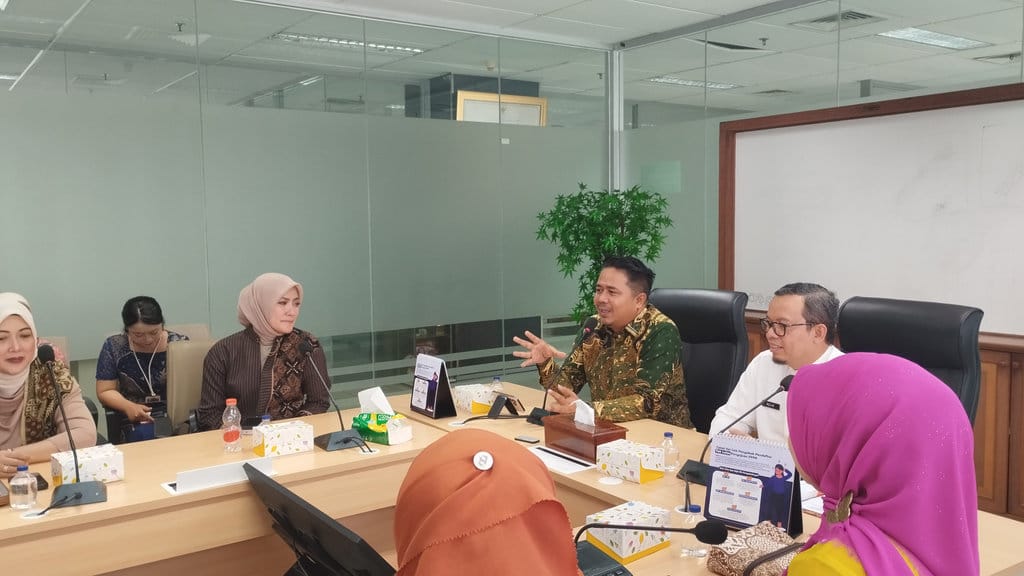 Kepala Dinas Perumahan Rakyat dan Kawasan Permukiman (DPRKP) DKI Jakarta, Kelik Indriyanto menyampaikan keterangan kepada wartawan usai menghadiri kegiatan Penandatanganan Kerja Sama (PKS) antara Unit Pengelola Fasilitas Pembiayaan Perumahan (UPDP) dengan PT. Bank Tabungan Negara (BTN) dalam rangka penyaluran dana FPPR. FOTO/khaila adinda Pemprov DKI Penanganan 50 RW Kumuh