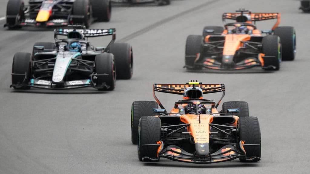 Pembalap Inggris dari McLaren, Lando Norris, memimpin rombongan saat balapan dimulai untuk Grand Prix Formula 1 Kanada 2026 di Sirkuit Gilles-Villeneuve di Montreal, Kanada, pada 24 Mei 2026. (Foto oleh Geoff Robins / AFP) Grand Prix Formula 1 Kanada 2026