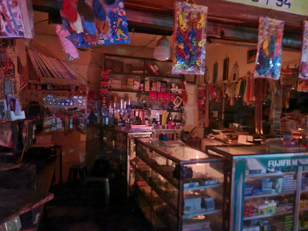 Usaha fotokopi milik Ita berhenti operasi akibat listrik mati di Kelurahan Kotamatsum II, Kecamatan Medan Area, Kota Medan, Provinsi Sumatera Utara, Jumat (22/5/2026). (Istimewa) Black Out di Sumatera