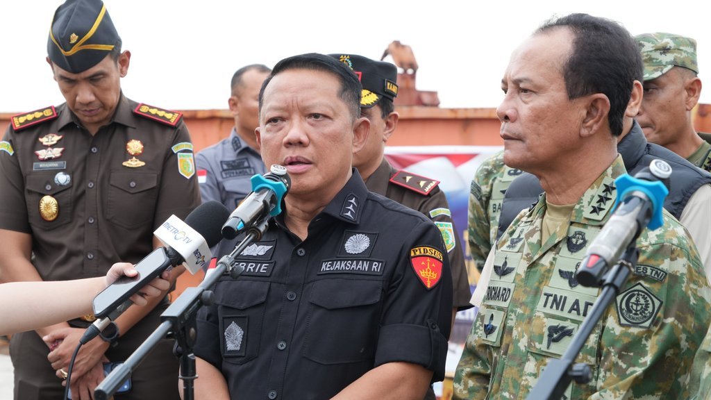 Peninjauan Satgas PKH atas temuan dugaan penyelundupan radioaktif di Batam.Foto/Dok. Kejagung Peninjauan Satgas PKH