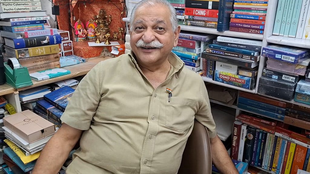 Pemilik Bahrisons Bookstore Anuj Bahri Malhotra. tirto.id/M. Irfan Al Amin Anuj Bahri Malhotra