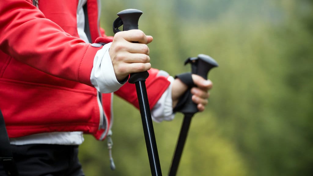 ilustrasi trekking pole. FOTO/iStockphoto ilustrasi trekking pole