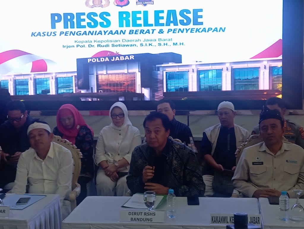 Direktur Utama (Dirut) RSHS Bandung, dr. Rachim Dinata Marsidi dalam konperensi pers di Mapolda Jabar, Bandung, Jumat (26/6/2026). tirto.id/Muhamad Nizar. Konpers RSHS Bandung dr Rachim Dinata