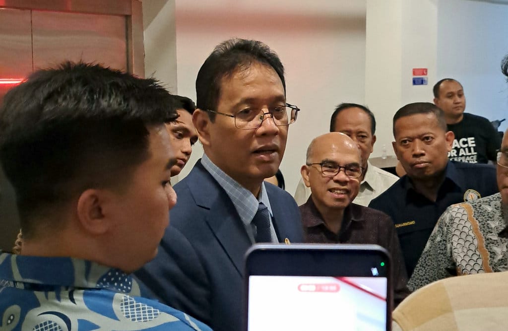 Menteri Keuangan RI, Purbaya Yudhi Sadewa, dicegat mahasiswa usai mengisi kuliah umum di kampus Universitas Diponegoro (Undip), Jumat (3/7/2026). FOTO/Baihaqi Annizar Purbaya Yudhi Sadewa di Undip