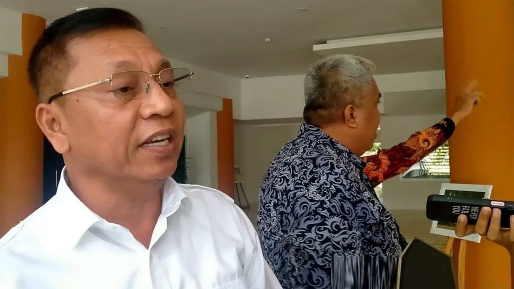 Walikota Bima A Rahman (baju putih). foto/ANTARA/Nur Imansyah A Rahman