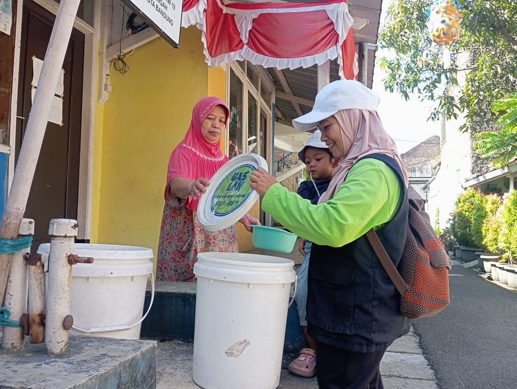 Kegiatan pertanian perkotaan dan pengolahan sampah di kawasan Jasmine Integrated Farming, Antapani Tengah, Kota Bandung, Selasa (7/7/2026). tirto.id/Muhamad Nizar. Jasmine Integrated Farming