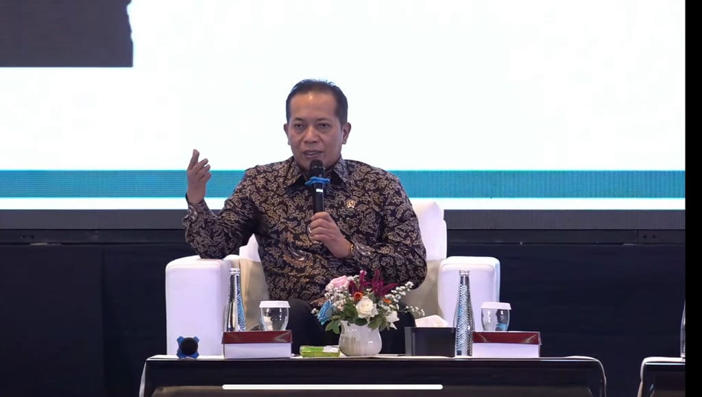 Menteri Koperasi Ferry Juliantono menyampaikan paparan dalam sesi dialog Seminar Nasional Koperasi Desa/Kelurahan Merah Putih (KDKMP) di Jakarta, Kamis (16/7/2026). tirto.id/Nanda Surya Shadan Menteri Koperasi Ferry Juliantono