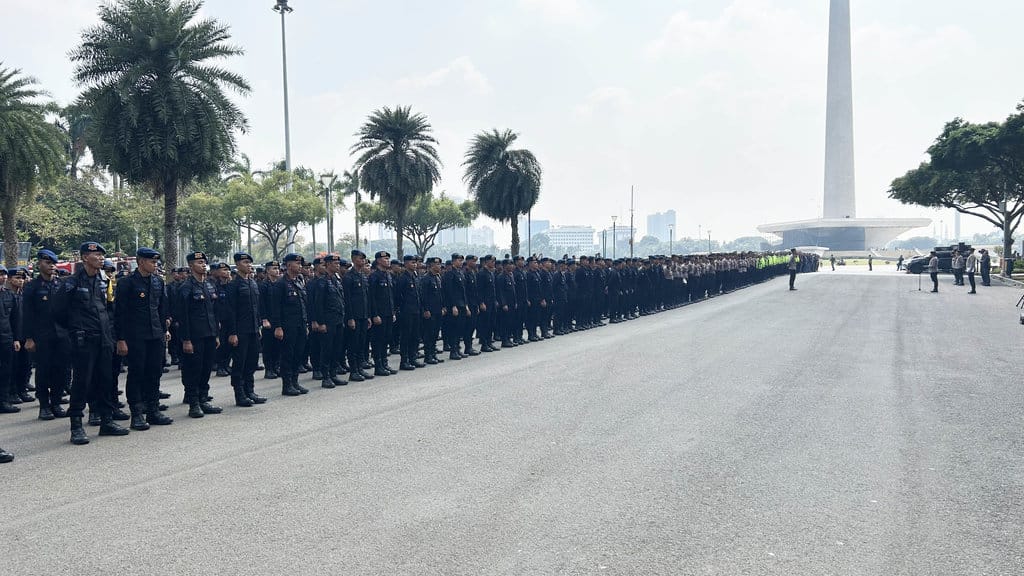 Kepolisian Daerah (Polda) Metro Jaya menyiagakan 4.839 personel gabungan untuk mengawal demonstrasi bertajuk 'Mosi Tidak Percaya Rezim Prabowo-Gibran' oleh aliansi mahasiswa dari BEM UNJ, BEM Universitas Trilogi, BEM Institut STIAMI, dan BEM Universitas Paramadina di kawasan Patung Kuda dan Monas, Jakarta Pusat, Jumat (17/7/2026) pagi. Foto/hanang Pengamanan Aksi Mosi Tidak Percaya Prabowo Gibran