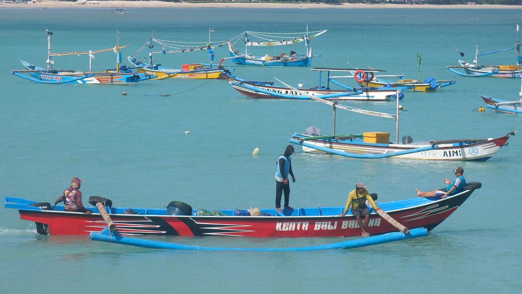 Nelayan berangkat melaut di Pantai Kedonganan, Badung, Bali, Selasa (21/7/2026). ANTARA FOTO/Nyoman Hendra Wibowo/YU Jumlah nelayan di Provinsi Bali