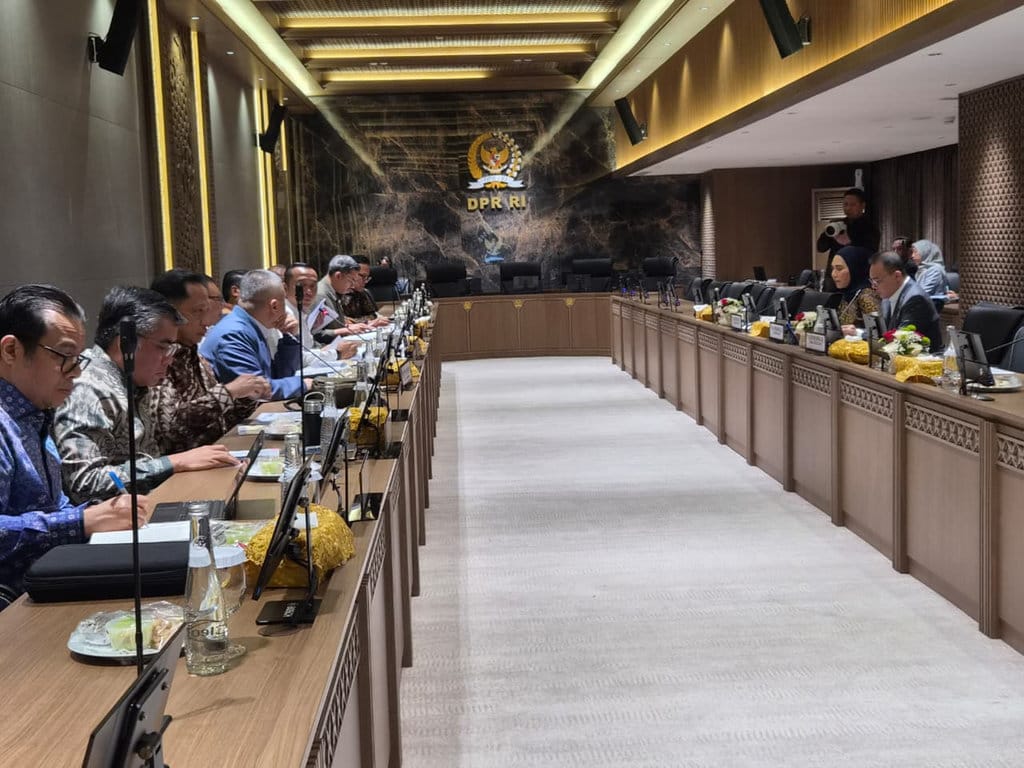 Dewan Perwakilan Rakyat (DPR) RI menggelar rapat bersama Pemerintah untuk membahas tindak lanjut penyusunan Peraturan Presiden (Perpres) mengenai ojek online (ojol), pada Kamis (23/7/2026).. FOTO/Dok. DPR Rapat Tindak Lanjut Perpres Ojol