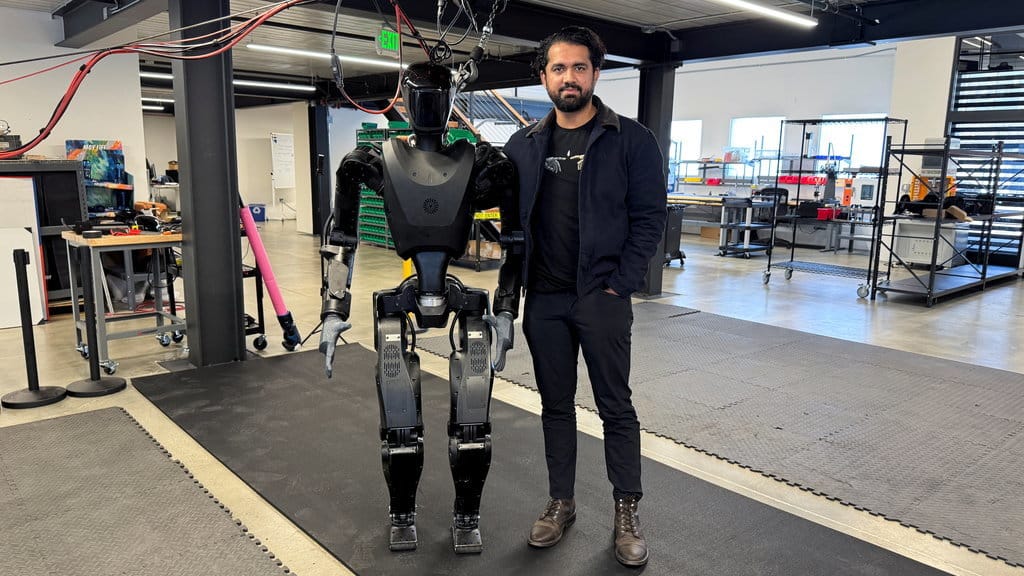 Sankaet Pathak, CEO dan pendiri perusahaan pembuat robot humanoid Phantom saat wawancara dengan Reuters di pabrik perusahaannya di San Francisco, California, AS, pada 4 Februari 2026. REUTERS/Aleksandra Michalska Robot Tempur Phantom