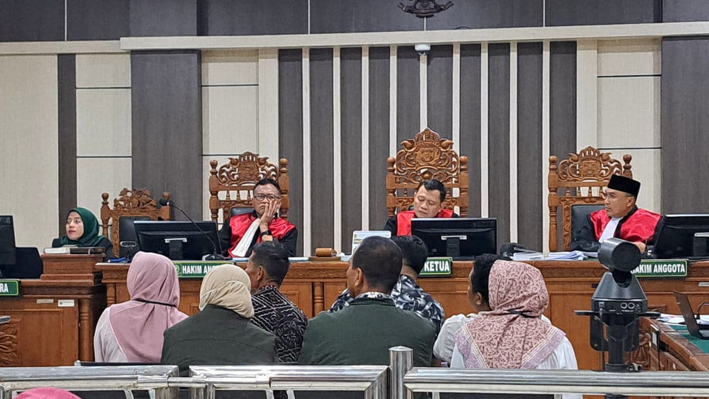 Tujuh warga Pati, terdiri dari Kades hingga calon perangkat desa, memberi keterangan dalam sidang perkara korupsi bermodus pemerasan dengan terdakwa Sudewo, Bupati Pati nonaktif. Sidang berlangsung di Pengadilan Tipikor Semarang, Rabu (29/7/2026). Foto/Baihaqi Annizar Sidang Sudewo