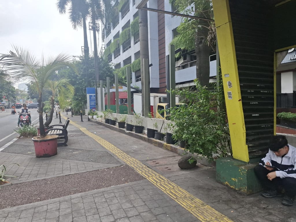 Kondisi Blok M Mall Plaza yang tengah dalam proses pembuatan pagar, Senin (3/8/2026). tirto.id/Ayu Mumpuni Kondisi Blok M Mall Plaza