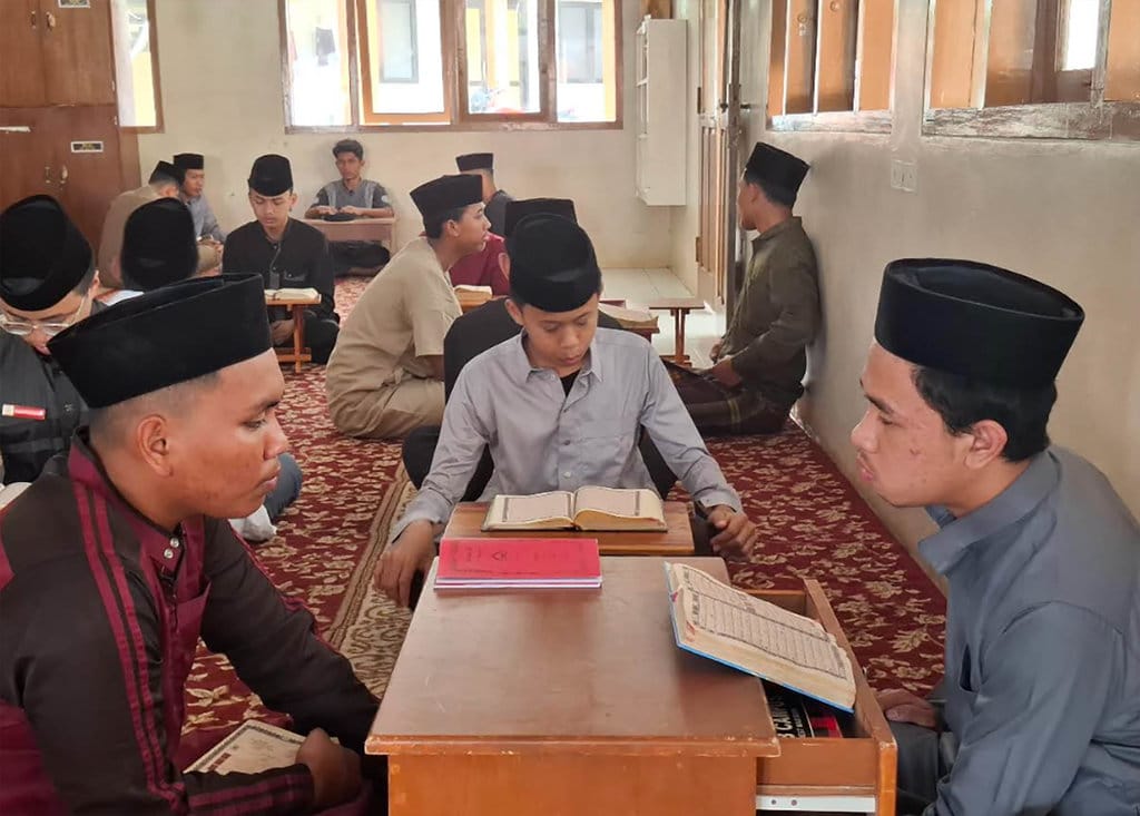 Suasana halaqoh Quran di Pesantren Tajfidz Al Quran dan dan Bahasa Arab Bina Madani, Bogor pada Minggu (2/8/2026). tirto.id/Irfan Amin halaqoh Quran di Pesantren Tajfidz Al Quran