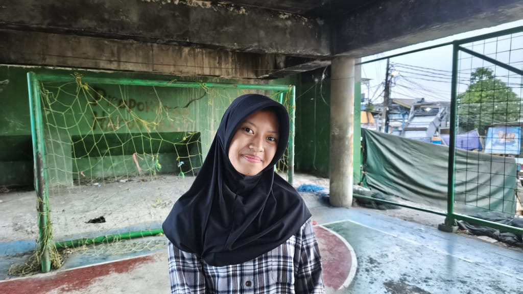 Kharisa (15), anak yang tinggal di Cilincing, Jakarta Utara, saat diwawancarai oleh Tirto pada Sabtu (25/7/2026).tirto.id/Naufal Majid Cuaca Panas Ekstrem Jakarta