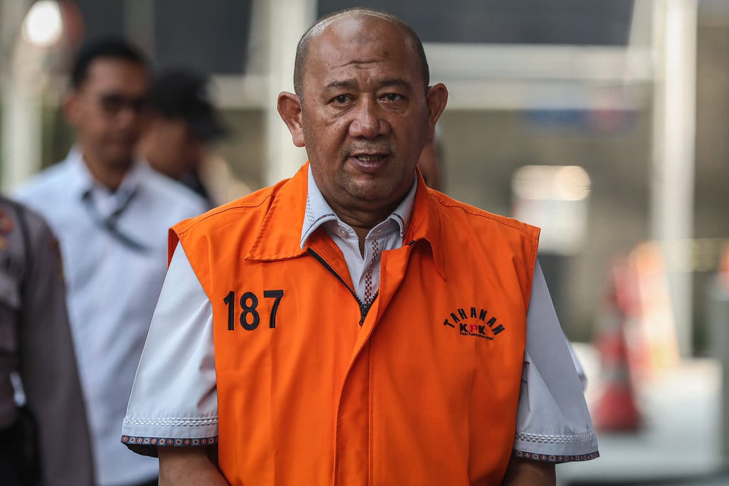 Tersangka kasus suap di lingkungan Pemerintah Kabupaten Langkat, Sumatera Utara Syah Afandin berjalan menuju ruang pemeriksaan di Gedung Merah Putih KPK, Jakarta, Rabu (12/8/2026). KPK memeriksa Bupati Langkat nonaktif Syah Afandin sebagai tersangka dalam kasus suap terkait proyek di lingkungan Kabupaten Langkat tahun 2025-2026. ANTARA FOTO/Reno Esnir/sth/hma Pemeriksaan Bupati Langkat nonaktif