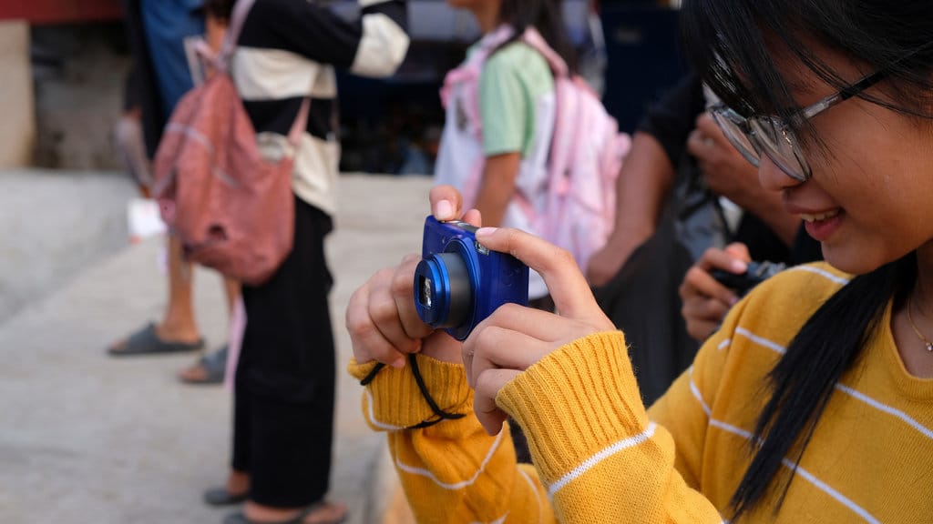 Anak-anak peserta Kelas Jurnalis Cilik melakukan kegiatan di Cilincing, Jakarta Utara, pada Sabtu (25/7/2026). tirto.id/Naufal Majid Kelas Jurnalis Cilik
