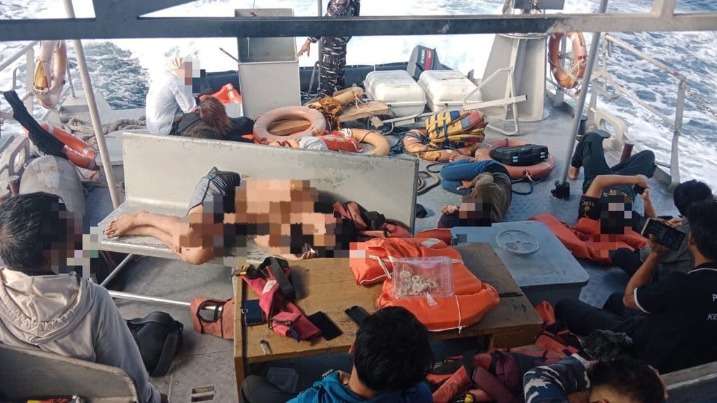 Foto penumpang KMP Putri Yasmin yang menjadi korban insiden kebakaran di perairan Selat Lombok, pada Rabu (12/8/2026) pagi. Foto/Dok.SAR Lombok KMP Putri Yasmin