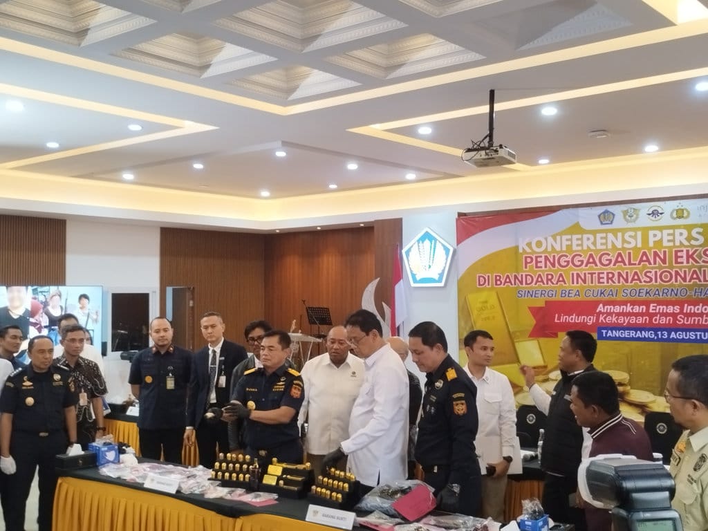 Konferensi pers Menteri Keuangan Purbaya Yudhi Sadewa di Kantor Bea Cukai Soekarno-Hatta, Kamis (13/8/2026). Bea Cukai Gagalkan Penyelundupan Emas