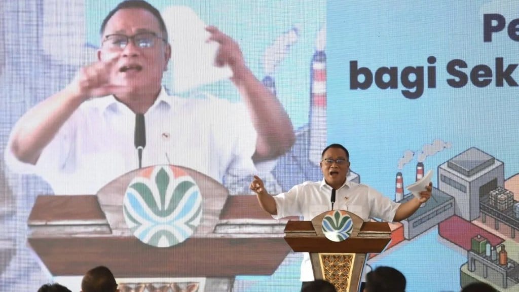 Menteri Lingkungan Hidup Mohammad Jumhur Hidayat. ANTARA FOTO/M Risyal Hidayat/foc. Menteri Lingkungan Hidup Mohammad Jumhur Hidayat.