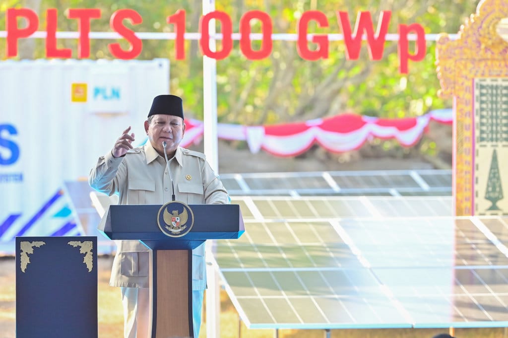 Presiden Prabowo Subianto menyampaikan sambutan saat peluncuran dan groundbreaking program Pembangkit Listrik Tenaga Surya (PLTS) 100 GWp di kawasan Gilimanuk, Jembrana, Bali, Selasa (25/8/2026). ANTARA FOTO/Fikri Yusuf/YU Peluncuran program PLTS 100 GWp