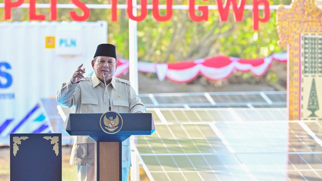 Presiden Prabowo Subianto menyampaikan sambutan saat peluncuran dan groundbreaking program Pembangkit Listrik Tenaga Surya (PLTS) 100 GWp di kawasan Gilimanuk, Jembrana, Bali, Selasa (25/8/2026). ANTARA FOTO/Fikri Yusuf/YU Peluncuran program PLTS 100 GWp