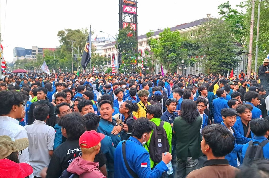 Ribuan mahasiswa berbagai kampus memadati Jalan Pemuda, Semarang, Rabu (26/8/2026) sore. Foto/Baihaqi Annizar Demo Tugu Muda Semarang