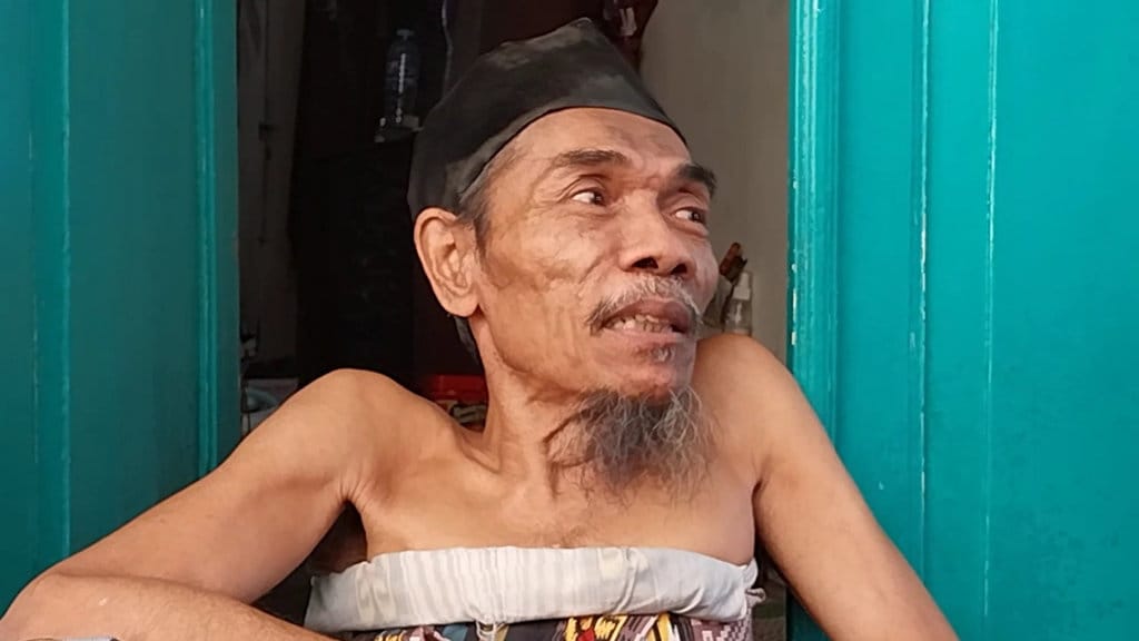 Suwarno (70) warga Jogoyudan, Gowongan, Kemantren (Kecamatan) Jetis, Kota Yogyakarta. Salah satu warga yang terdampak dari ketidak akuratan data dalam penentuan desil. (FOTO/Cahyo Purnomoedi) Lansia di Kota Yogyakarta Kehilangan Akses Bansos