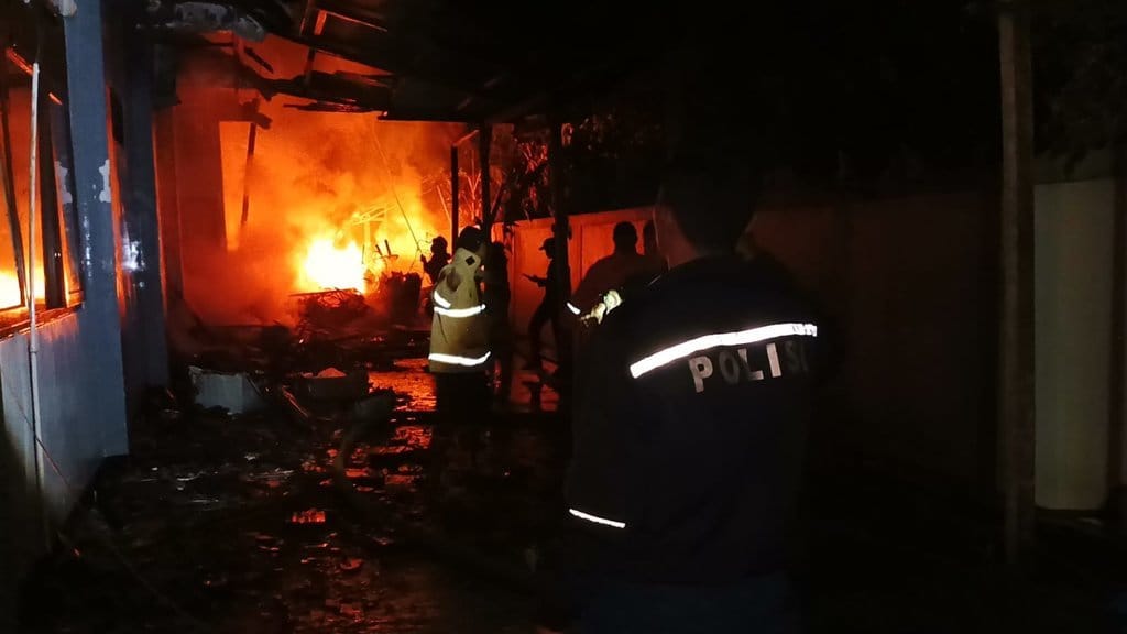 Kebakaran hebat melanda Kantor Balai Taman Nasional Meru Betiri (TNMB) di Jalan Sriwijaya Nomor 53, Kelurahan Kranjingan, Kecamatan Sumbersari, Jember, pada Senin (31/8/2026) malam. foto/Jember yang itu Kebakaran TNMB Jember