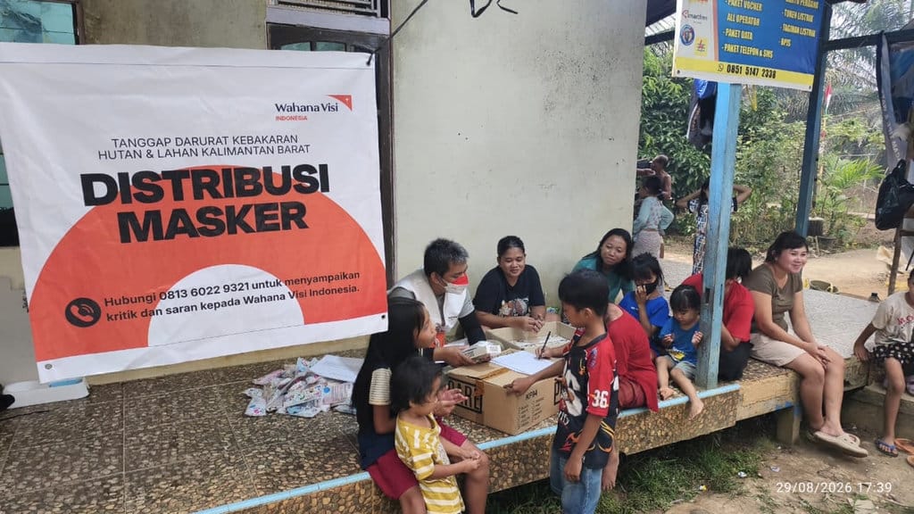 Wahana Visi Indonesia (WVI) menugaskan tim tanggap bencana untuk merespons dampak kebakaran hutan dan lahan (karhutla), kabut asap, serta kekeringan yang melanda Provinsi Kalimantan Barat. (FOTO/Dok. Wahana Visi Indonesia) Header Rilis Wahana Visi Indonesia