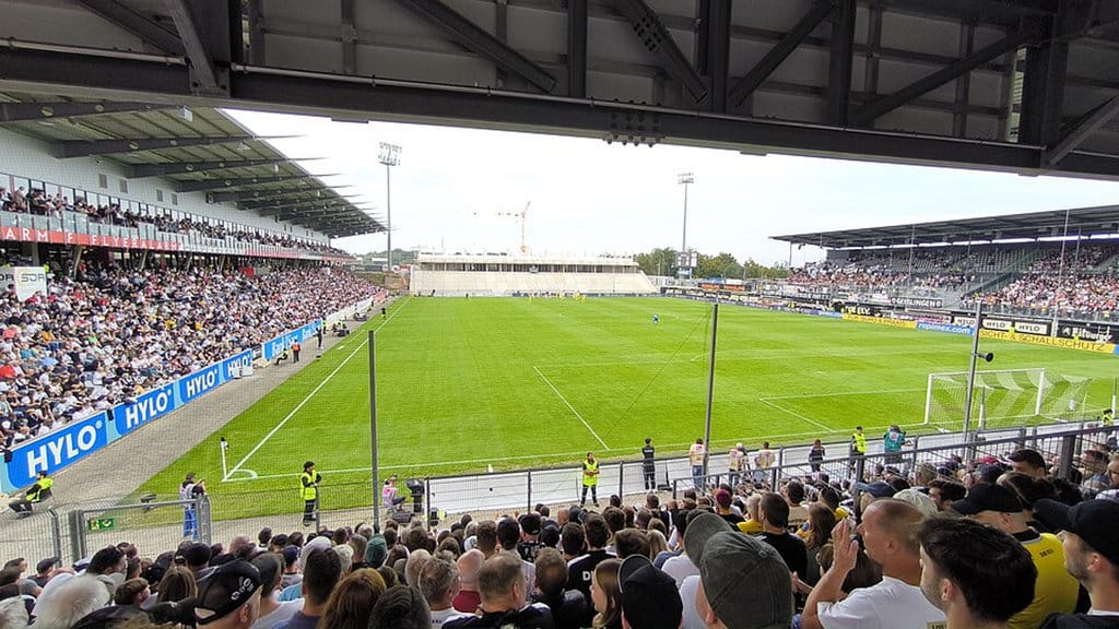 Stadion Waldstadion an der Kaiserlinde. FOTO/Wikimedia Commons Stadion Waldstadion an der Kaiserlinde
