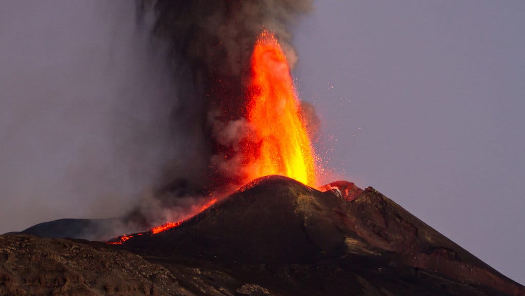 Ilustrasi Lava Fountain. FOTO/iStockphoto Ilustrasi Lava Fountain