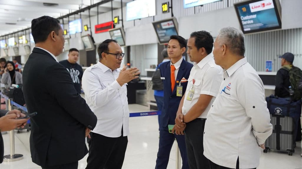 Anggota Ombudsman RI, Robert Na Endi Jaweng saat memantau layanan penumpang di Bandara Internasional Soekarno-Hatta, Tangerang, Banten, Senin (7/9/2026). (Foto: Dok. Ombudsman) Robert Na Endi Jaweng