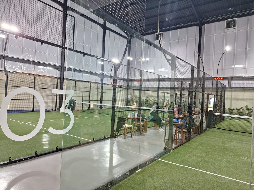 Suasana salah satu lapangan padel di Jakarta, Kamis (3/9/2026). tirto.id/Muhammad Naufal lapangan padel di Jakarta