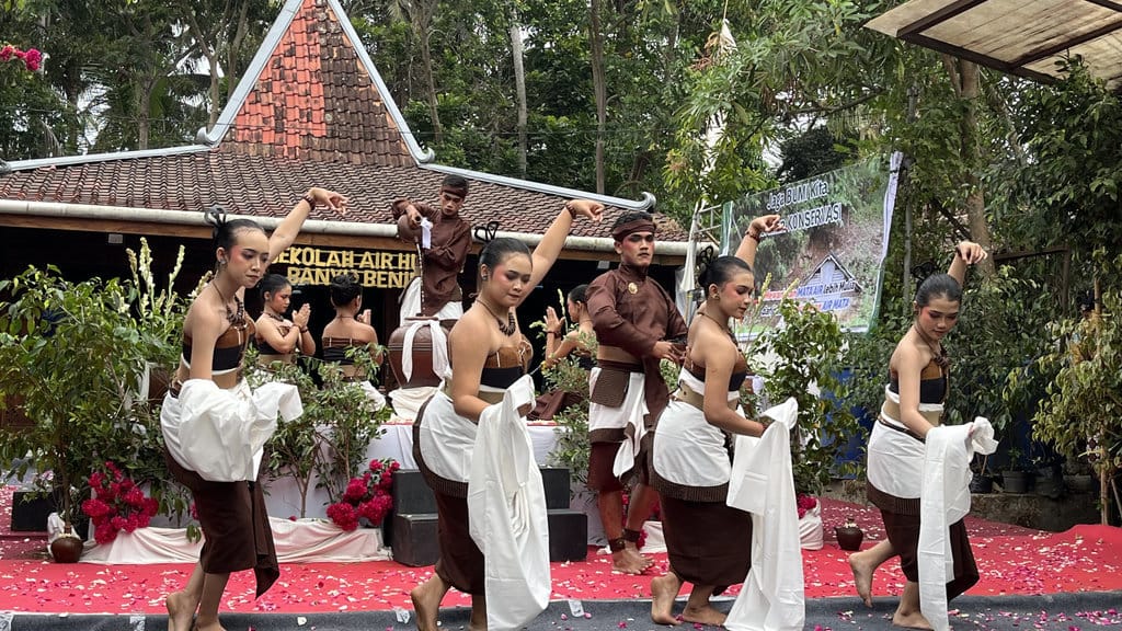 Sri Wahyuningsih saat memberi sambutan dalam acara Kenduri Banyu Udan XI. tirto.id/Abdul Aziz Kenduri Banyu Udan