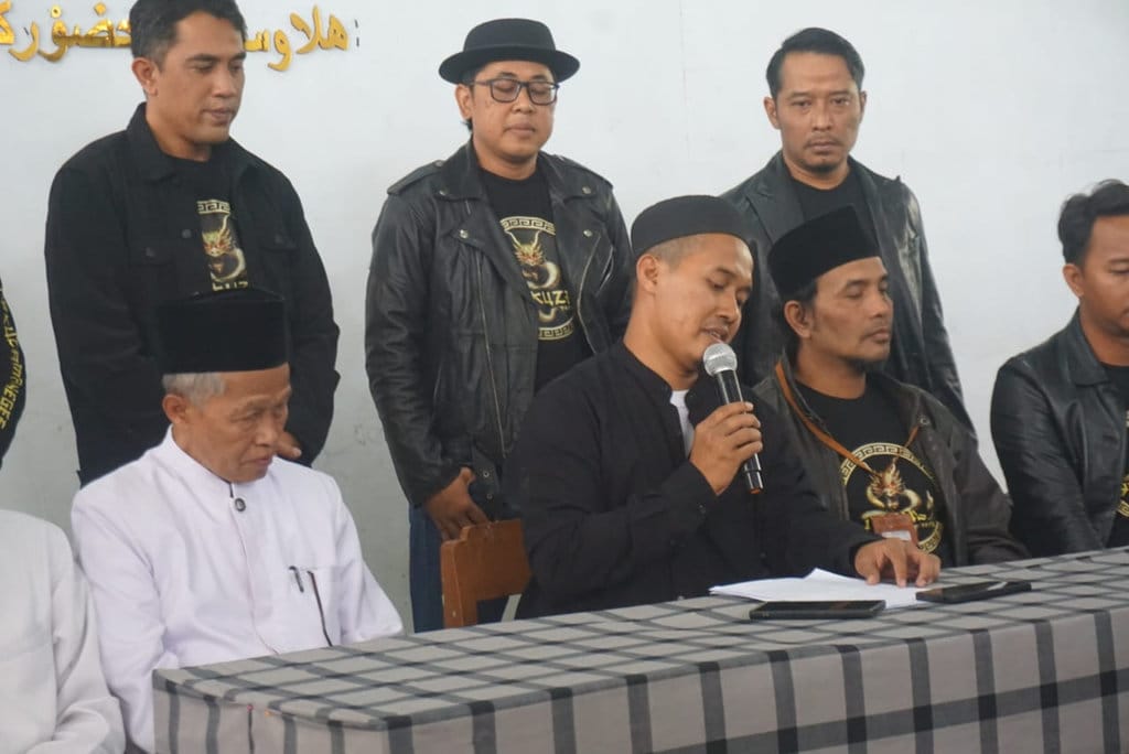 Pihak ponpes Ash-Sholihah memberikan penjelasan soal kasus dugaan pemerkosaan. (FOTO/Cahyo Purnomoedi) Kasus Dugaan Pemerkosaan di Ponpes Ash-Sholihah