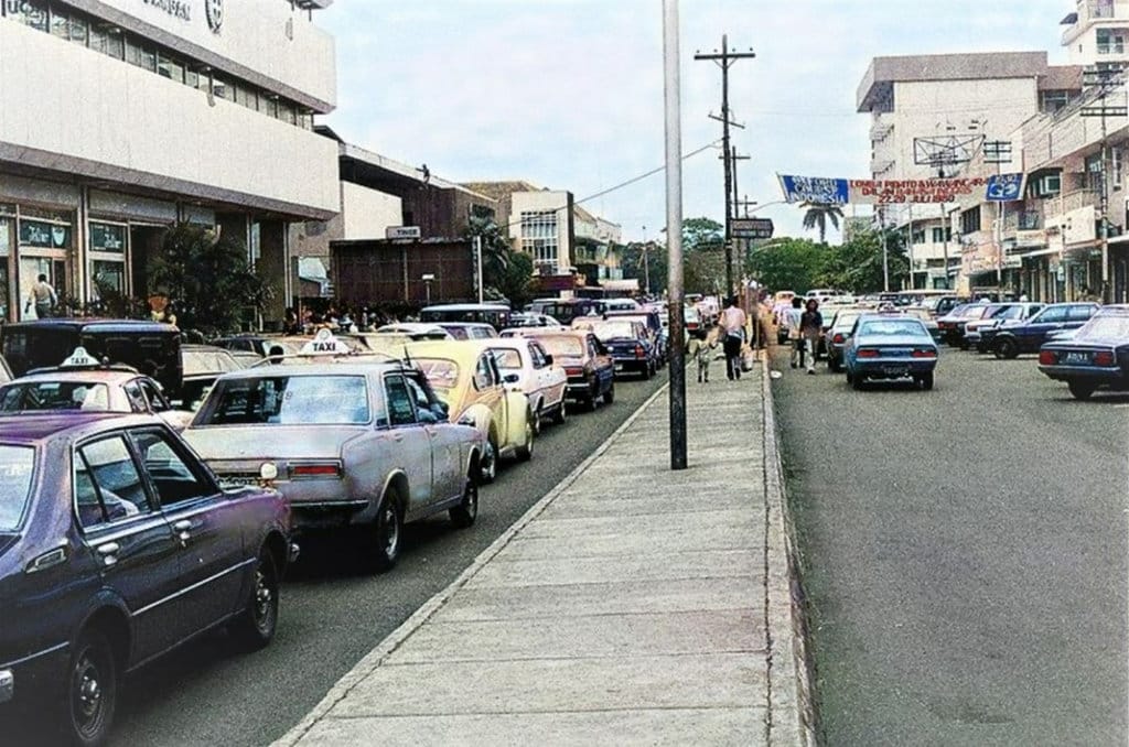 Pertokoan dan Mall di Jl Melawai V, Blok M, Jakarta, 1980. (Sumber: pinterest/bintoro hoepoedio) Blok M era 80an