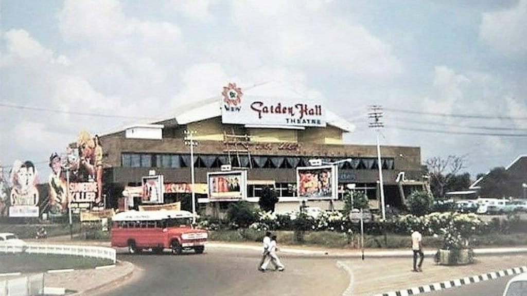 Bioskop New Garden Hall, Blok M, Kebayoran Baru, Jakarta, 1970an. (Sumber: pinterest/bintoro hoepoedio) Blok M era 80an
