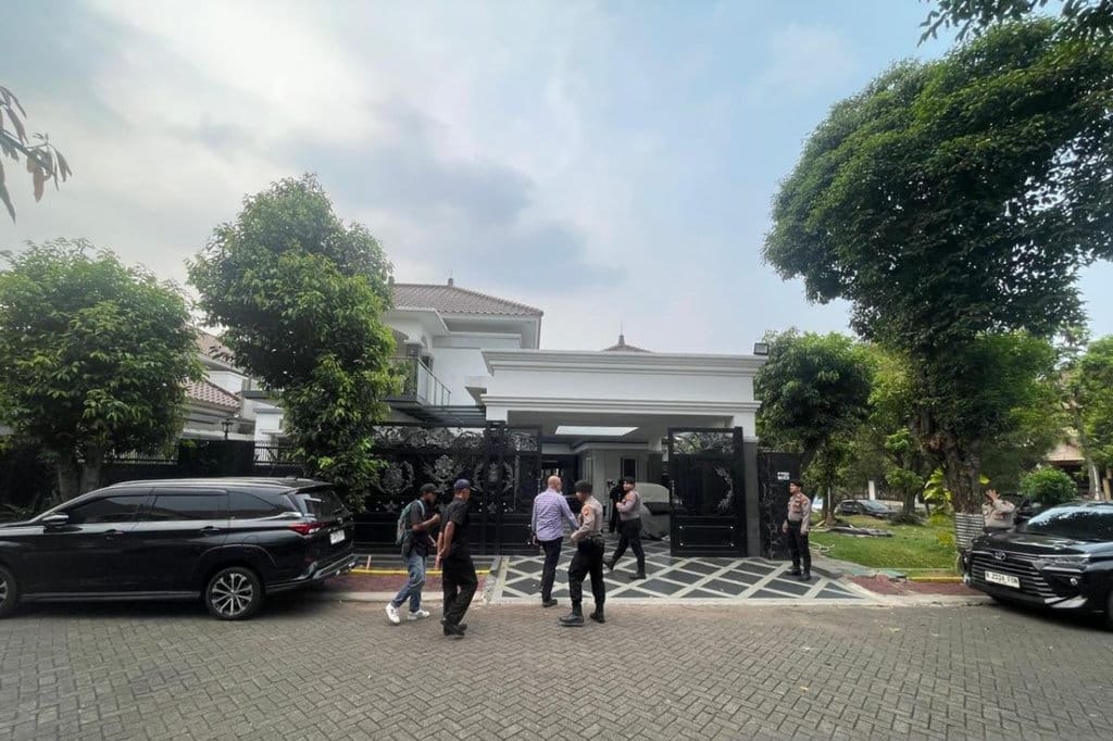 Tampak depan rumah anggota Kepolisian Negara Republik Indonesia (Polri) Yayat Sudrajat alias Lippo yang digeledah Komisi Pemberantasan Korupsi di Cibubur, Kota Depok, Jawa Barat, Kamis (10/9/2026). ANTARA/HO-KPK KPK geledah rumah anggota Polri