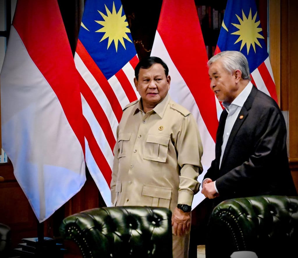 Presiden Prabowo Subianto menjamu Wakil Perdana Menteri (WPM) Malaysia, Ahmad Zahid Hamidi, di kediamannya di Hambalang, Kabupaten Bogor, Jawa Barat, Jumat (18/9/2026). FOTO/Laily Rachev - Biro Pers, Media, dan Informasi Sekretariat Presiden Prabowo bertemu Ahmad Zahid Hamidi