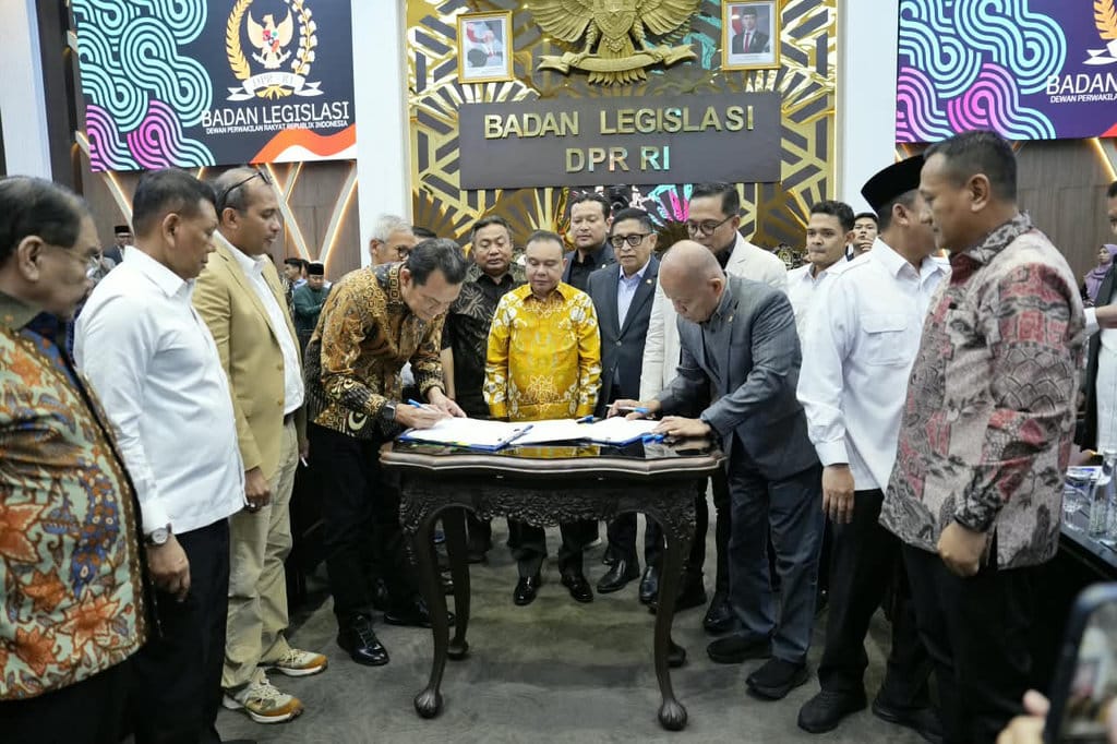 DPR dan pemerintah menyepakati sejumlah mekanisme penyelesaian konflik agraria dalam rapat pembahasan RUU Pengaturan Reforma Agraria yang dipimpin Wakil Ketua DPR RI Sufmi Dasco Ahmad di Kompleks Parlemen, Senayan, Jakarta, Senin (21/9/2026). (FOTO/Dok. DPR RI) Pembahasan RUU Pengaturan Reforma Agraria