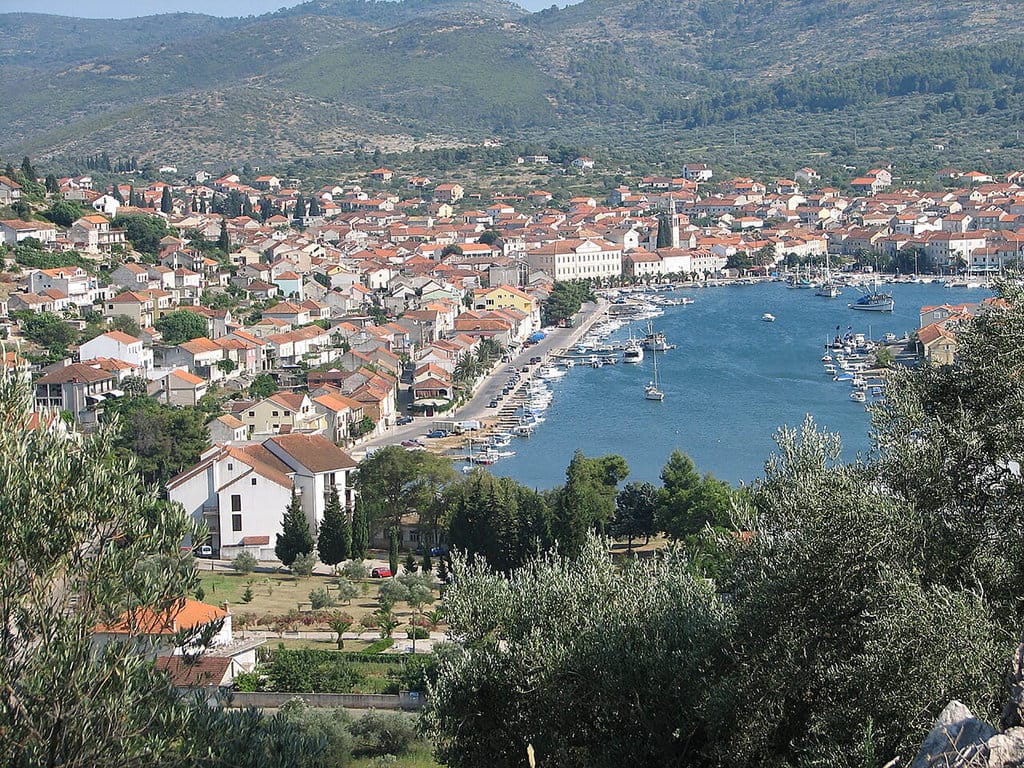 Vela Luka Kroasia. Wikimedia/Wojtkow Vela Luka, Kroasia