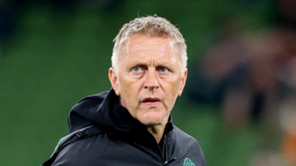Pelatih kepala Republik Irlandia, Heimir Hallgrimsson, tampak mengamati situasi sebelum pertandingan kualifikasi Piala Dunia 2026 Grup F antara Republik Irlandia dan Armenia di Stadion Aviva, Dublin, pada 14 Oktober 2025. (Foto oleh Paul Faith / AFP) Pelatih timnas Irlandia Heimir Hallgrimsson