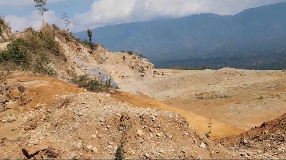 Salah satu lokasi pertambangan emas di Kotamobagu, Provinsi Sulawesi Utara, saat dicek tim kuasa hukum, tak lama setelah pelaporan ke Bareskrim Polri. Lokasi itu jadi salah satu TKP dugaan penipuan tambang emas yang dilakukan Kombes F kepada pelapor WNA Malaysia berinisial SYF. FOTO/Dokumentasi Tim Kuasa Hukum Negeri Sembilan Law Firm Lokasi pertambangan emas di Kotamobagu