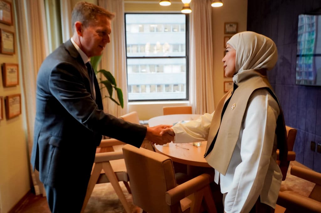 Vice President (VP) & Head of Global Public Policy Meta Kevin J. Martin serta VP & Global Head of Safety Meta Antigone Davis di New York, Amerika Serikat, Rabu (23/09/2026). FOTO/Dok. Kementerian Komdigi. Header Rilis Kementerian Komdigi